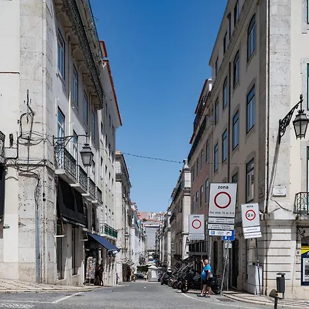 Made For The Lovers- Urban Charm In Chiado Apartment